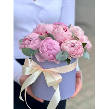 Коробка из 15 пионов