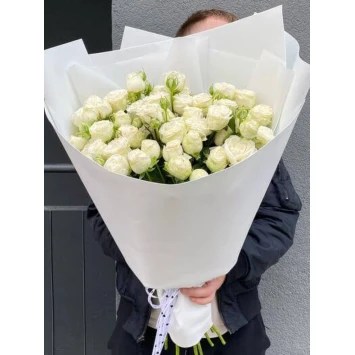 Букет из 9 белых спрей роз 